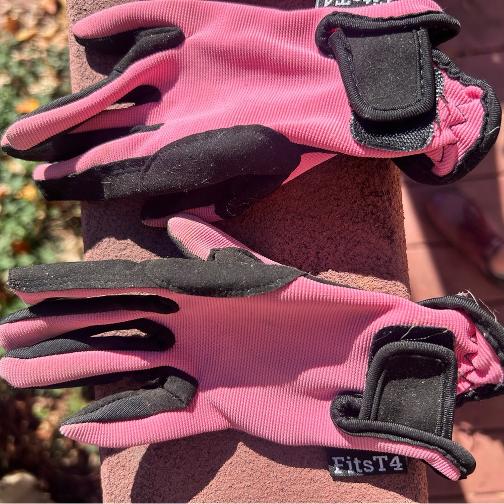 Pink and Black FitsT4 Gloves girls medium
